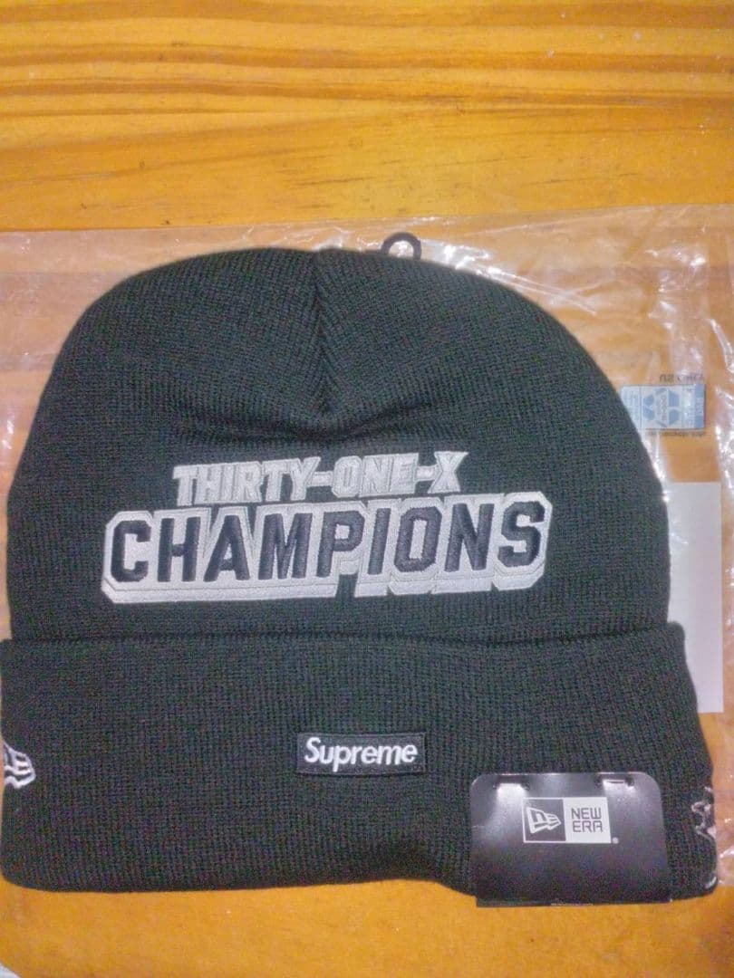 Supreme New Era Football Beanie 黒