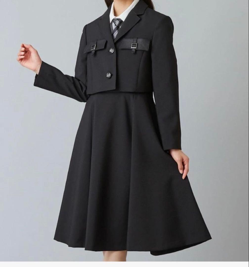 黒のコートスタイルドレス