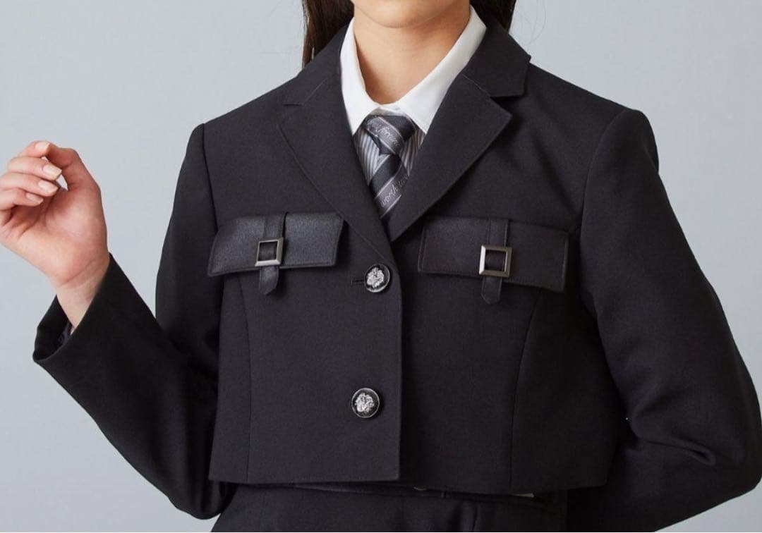 黒のコートスタイルドレス