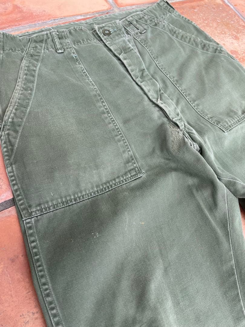60s US ARMY OG107 ベイカーパンツ　着画あり