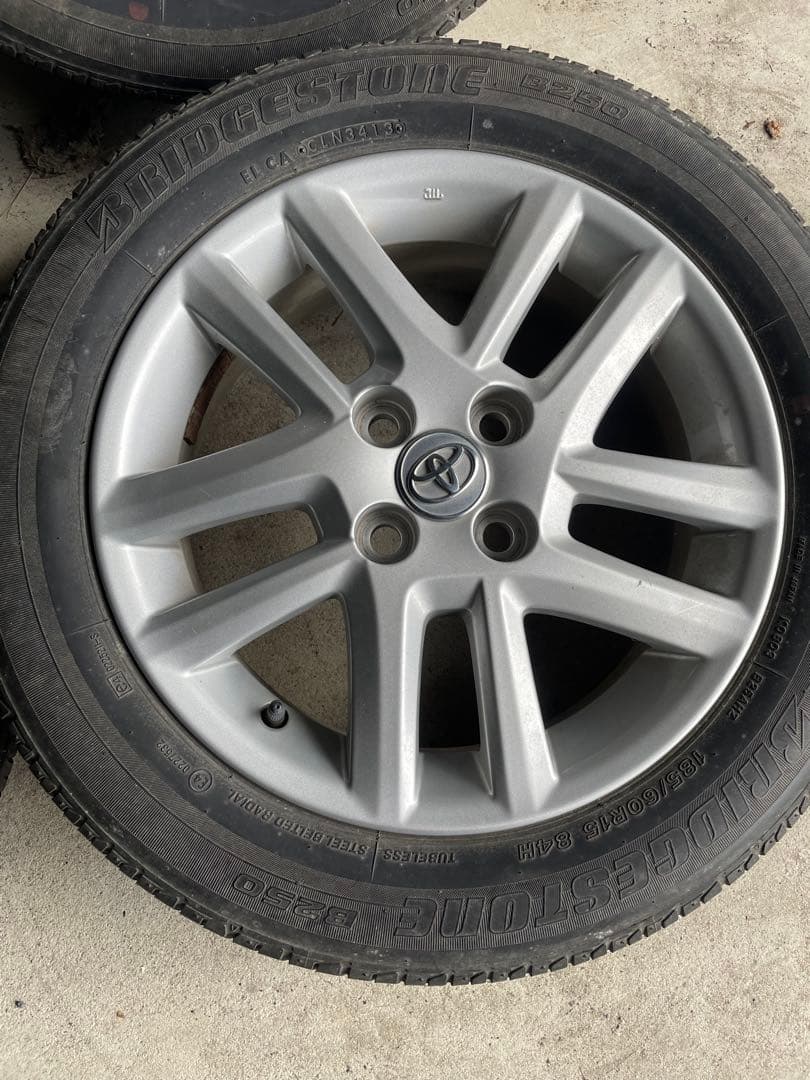 TOYOTA カローラフィールダー　純正ホイール　2本