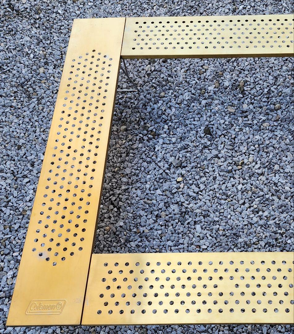 Coleman ファイヤープレイステーブル　限定色ゴールド 囲炉裏テーブル