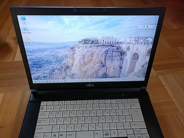 富士通 ノートA574/M　SSD256GB 25H2最新 　　　快速　整備済品