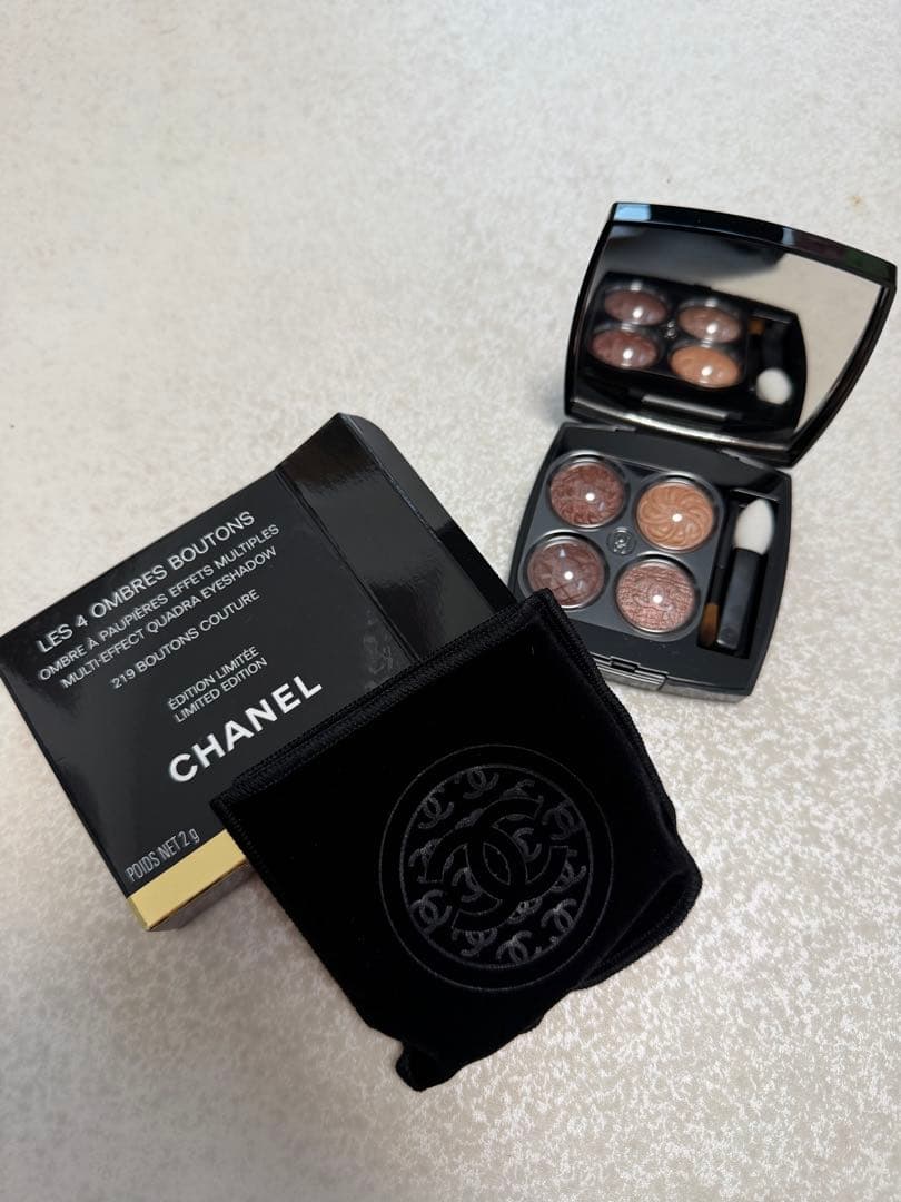 CHANEL LES 4 OMBRES BOUTONS アイシャドウパレット