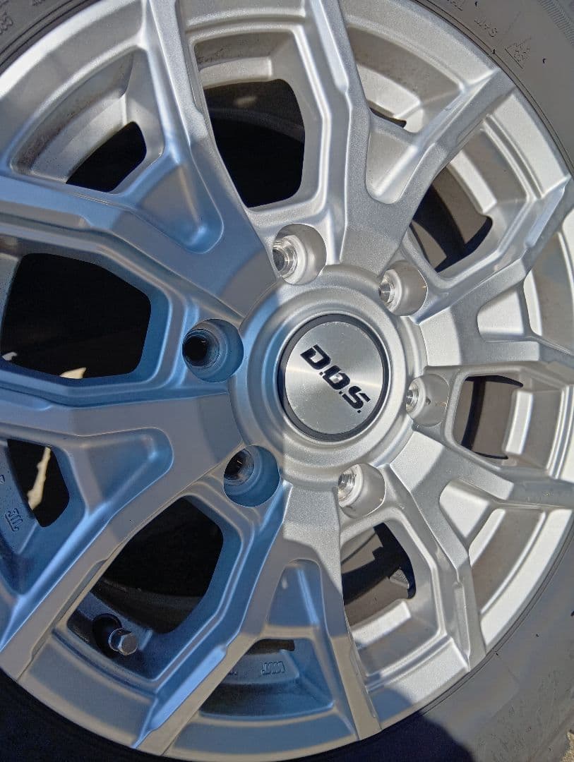 専用商品購入不可　美品ハイエース　バリ山　スタッドレス　ブリザック　発送不可