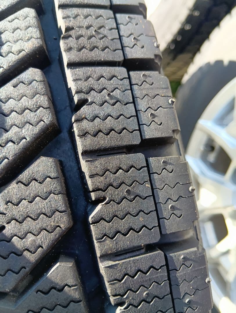 専用商品購入不可　美品ハイエース　バリ山　スタッドレス　ブリザック　発送不可