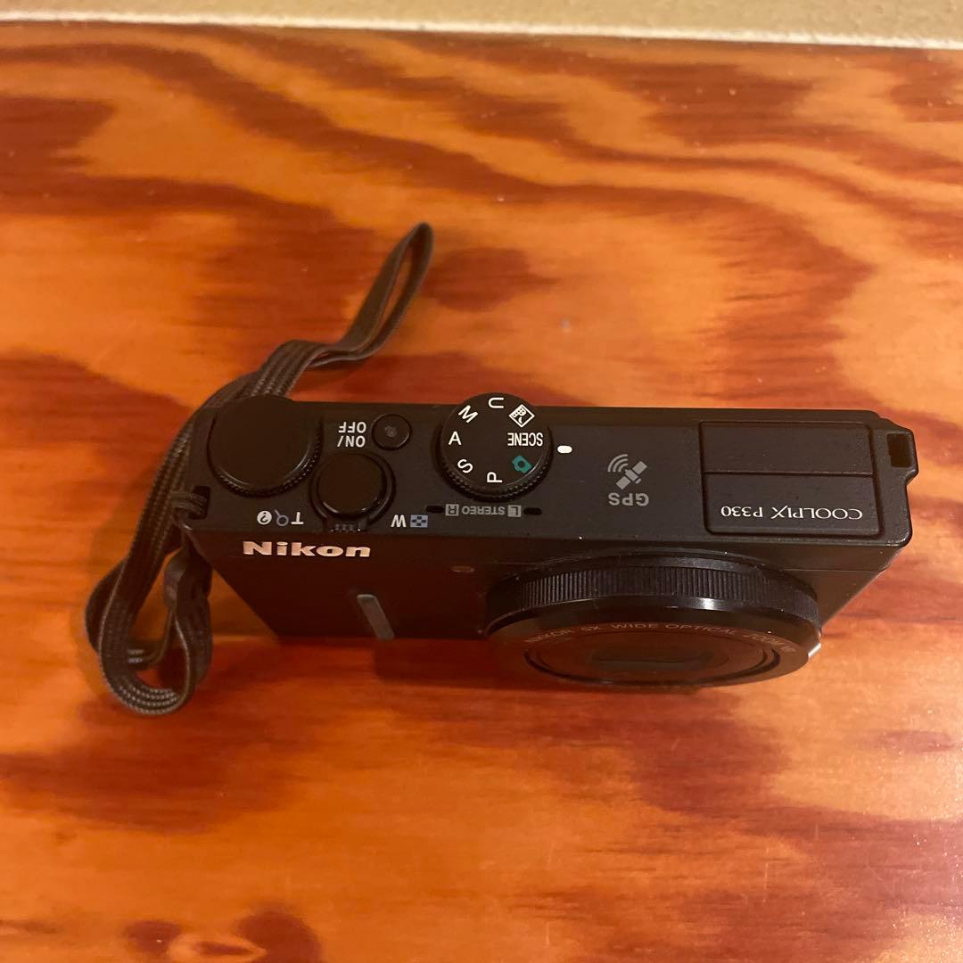 ニコン COOLPIX P330 本体、元箱、付属品あり。 通電・撮影は可能