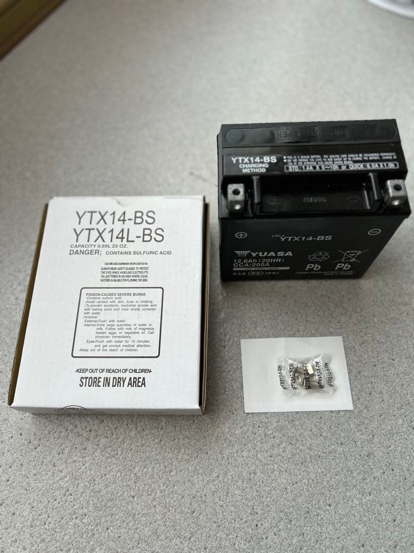 ユアサバッテリー YTX14-BS