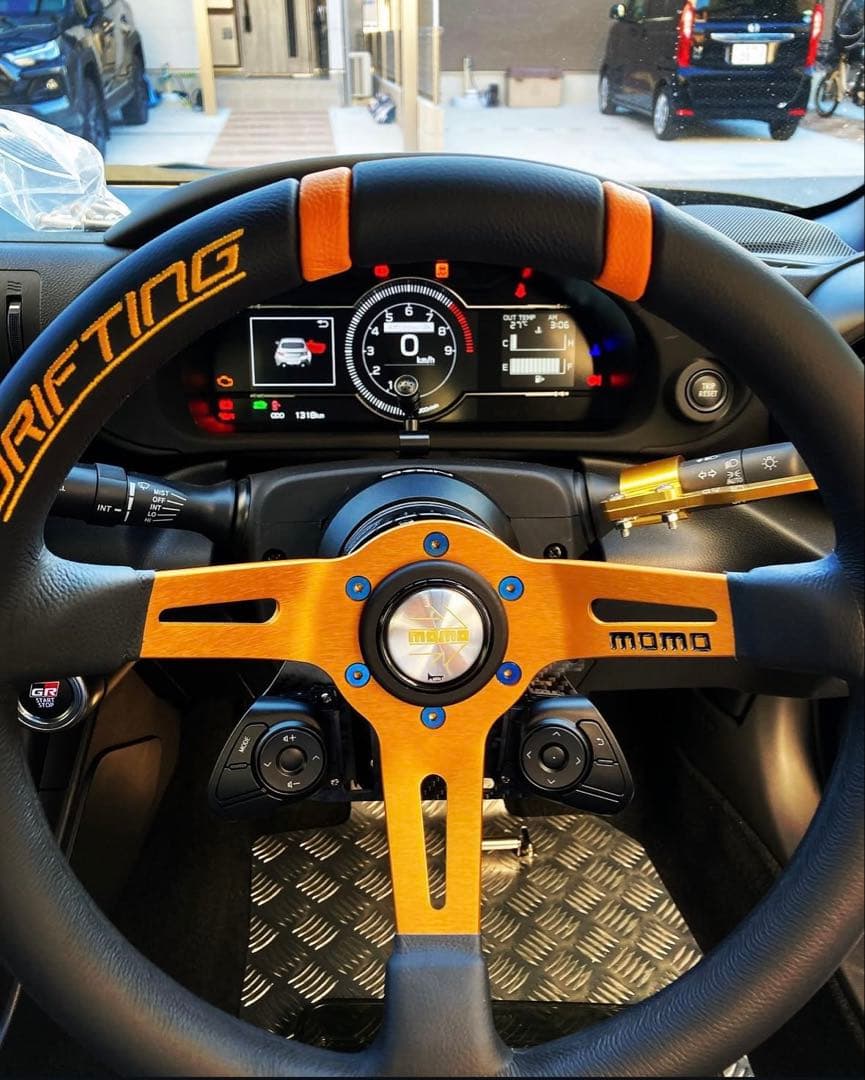 momo ステアリング NRGクイックリリース　ステアリングSWカーボンプレート