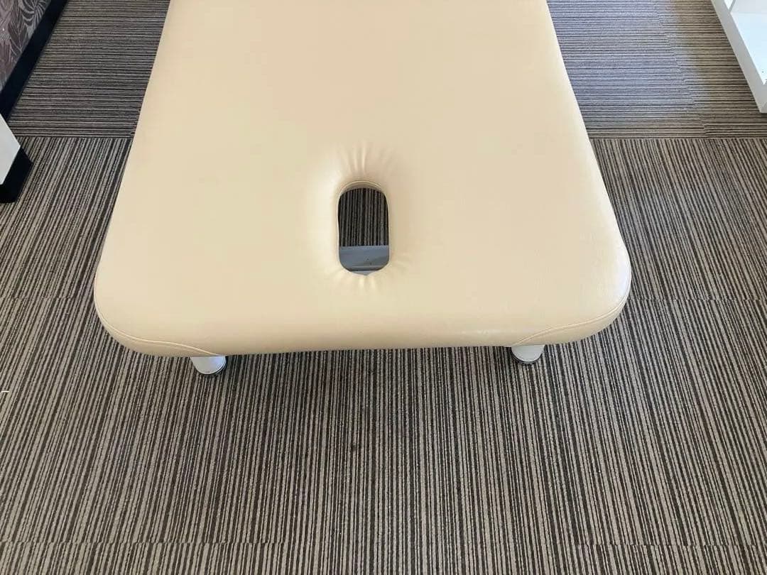 高田ベッド製作所 電動ベッド　クリーム　フェイスホール付180✖️70 高さ調整可