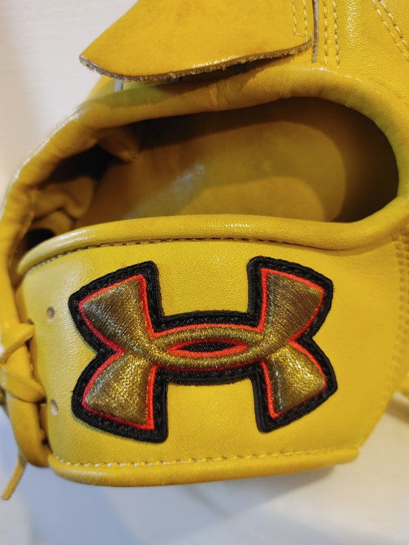 アンダーアーマー　希少　軟式　投手 イエロー　右投げ　指カバー