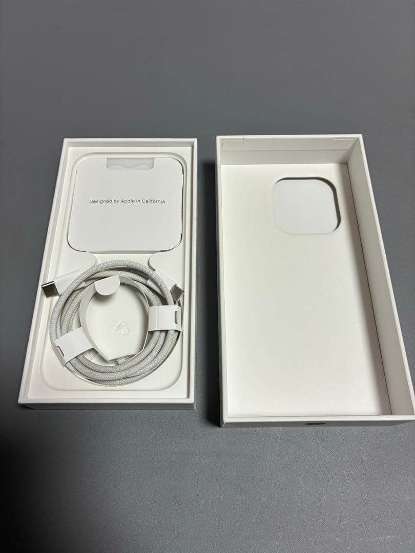 Apple iPhone 15 Pro 128GB ブラックチタニウム 本体