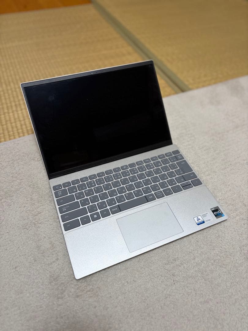 ノートパソコン　Dell Inspiron 13 5330