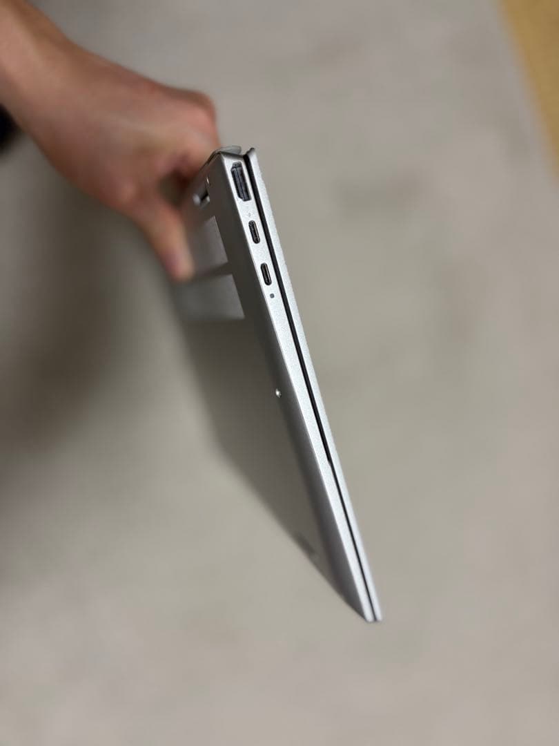 ノートパソコン　Dell Inspiron 13 5330