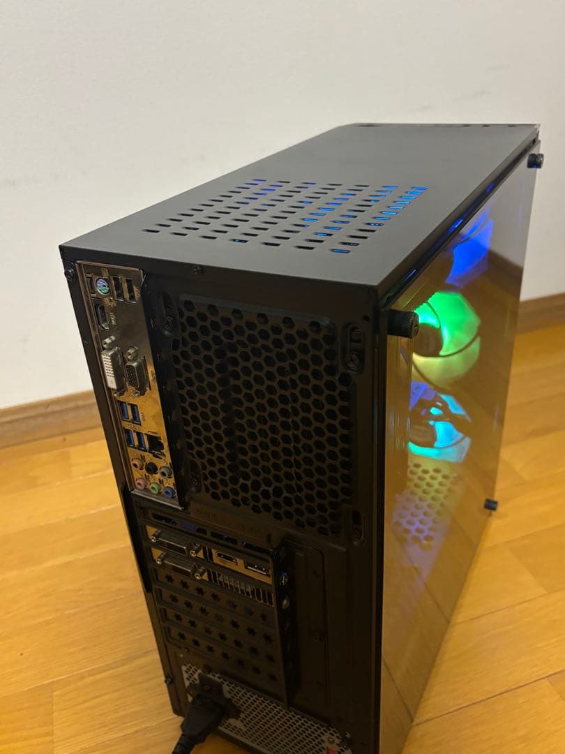 まあまあ光る！簡易水冷もついた自作ライトゲーミングPCです！