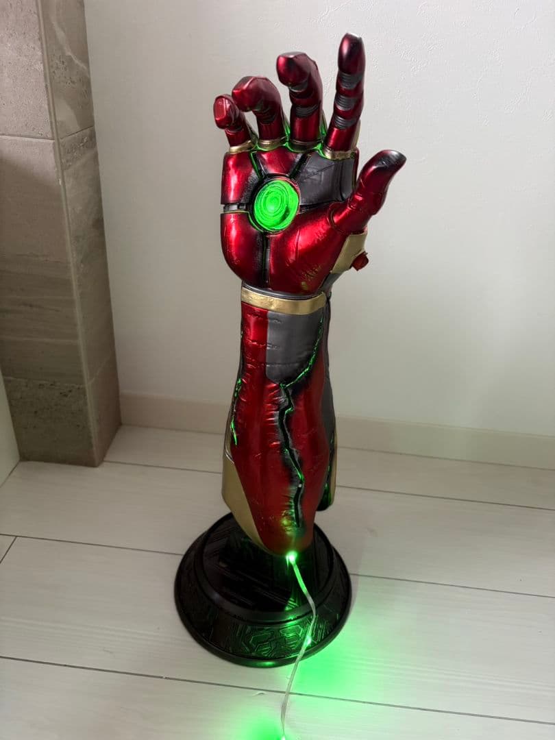新品未使用です！アイアンマンのナノ・ガントレット　1/1 レプリカ　LEDライト