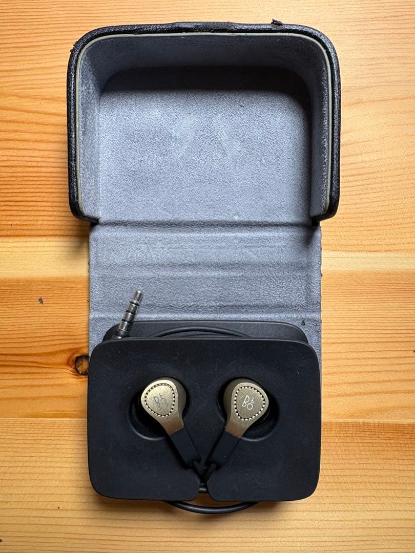 Beoplay H3 Golden Bang and Olufsen イヤホン