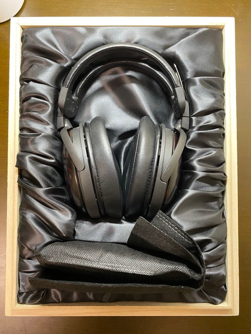 オーディオテクニカ　ATH-AWKT 密閉型ヘッドホン　【最終値下げ】