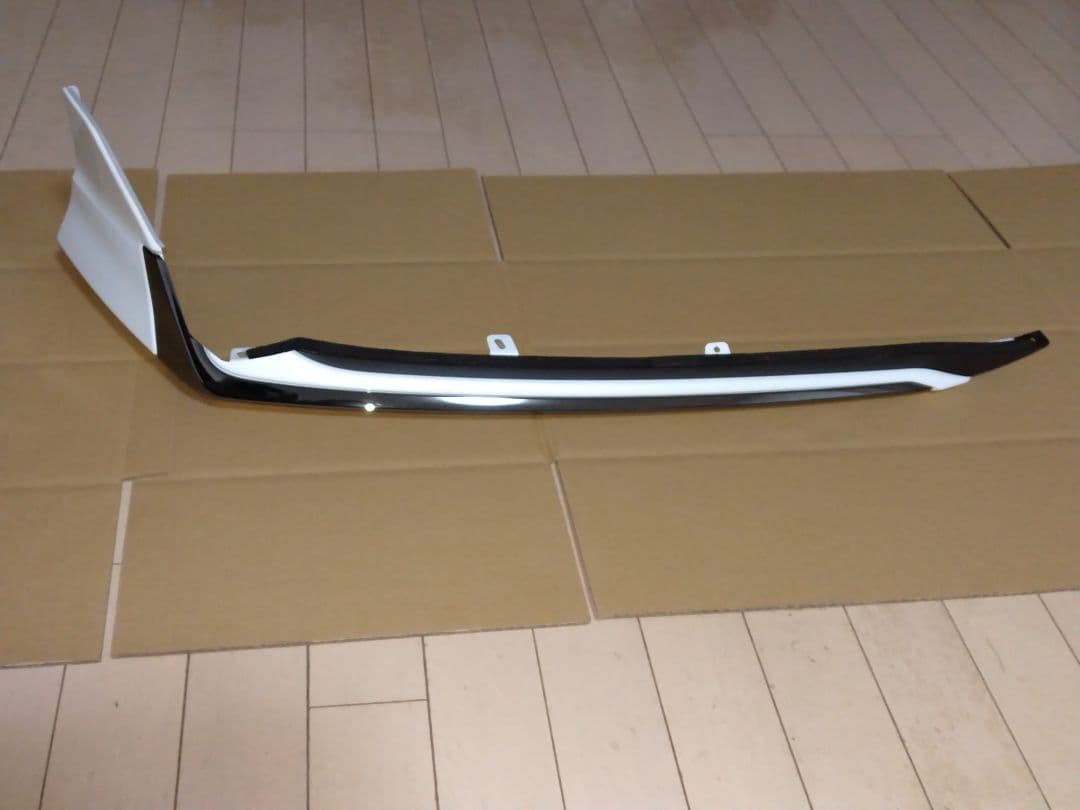 220系クラウンRS用モデリスタ フロントウイングスポイラー(運転席/右側のみ)