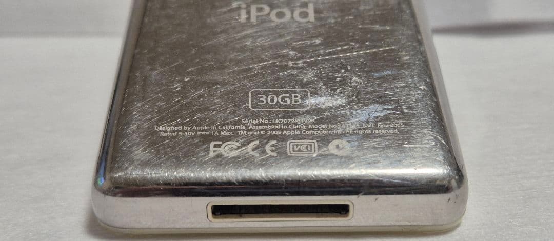 iPod classic 第5世代 30GB 本体＋箱　 動作確認済 外装傷あり