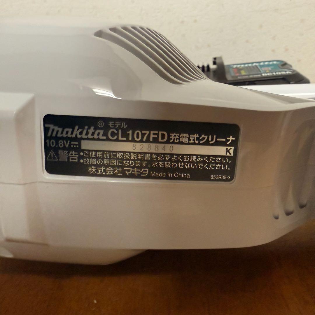 ● 美品 マキタ 掃除機 CL107FD 充電式クリーナー
