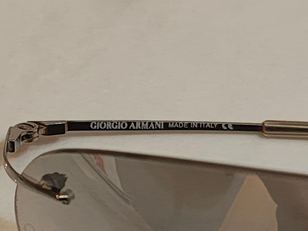 Giorgio Armani グレーサングラス