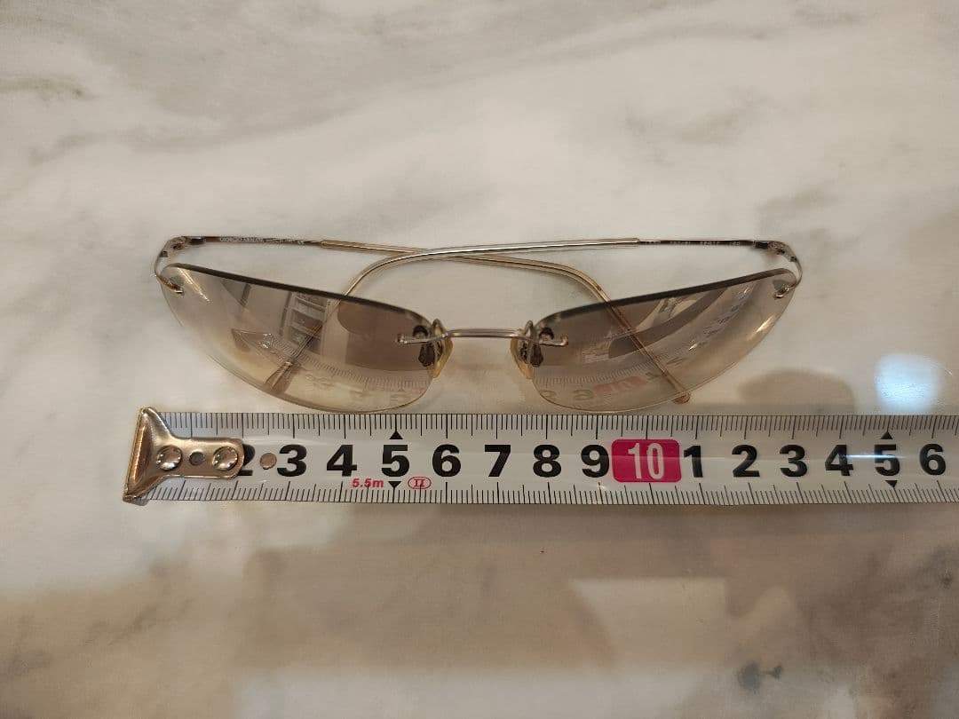 Giorgio Armani グレーサングラス