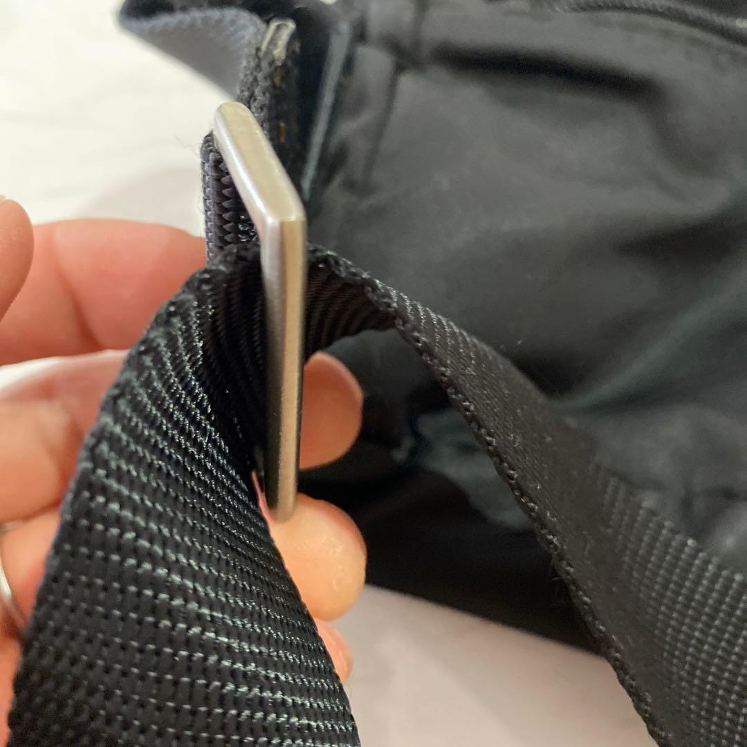 PRADA ブラック ボディバッグ　加工品