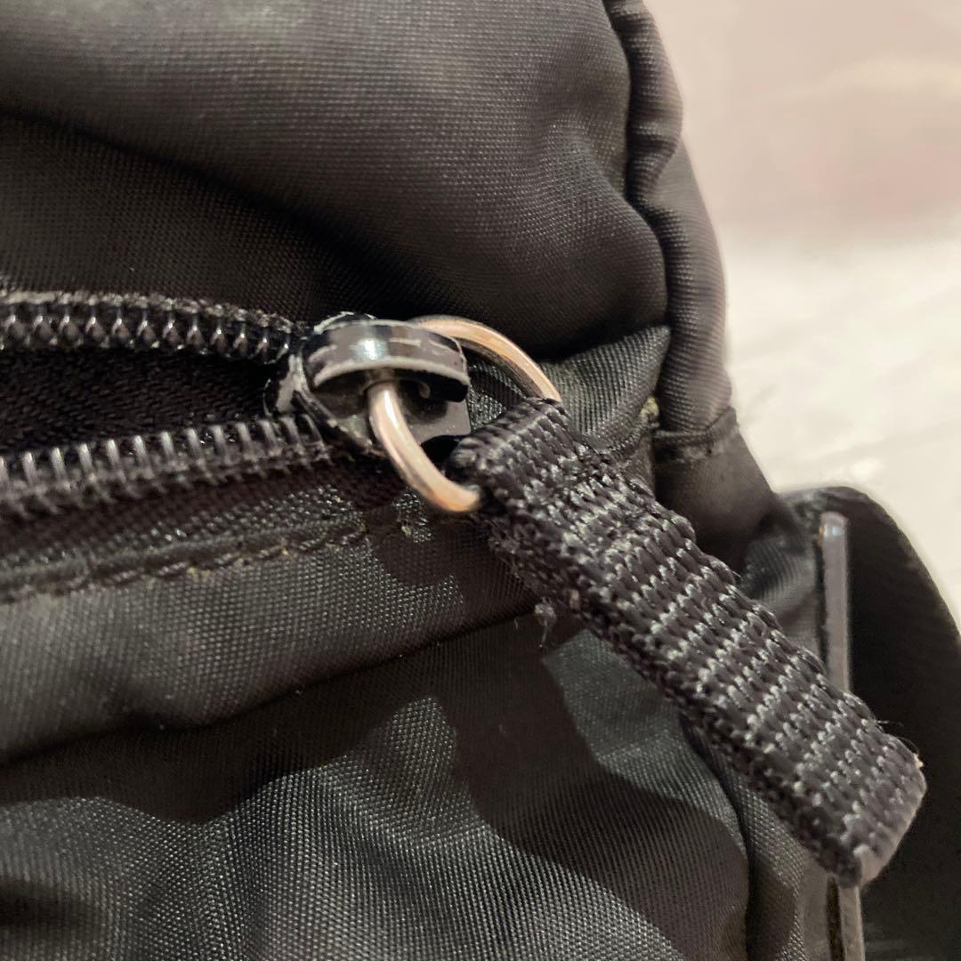 PRADA ブラック ボディバッグ　加工品