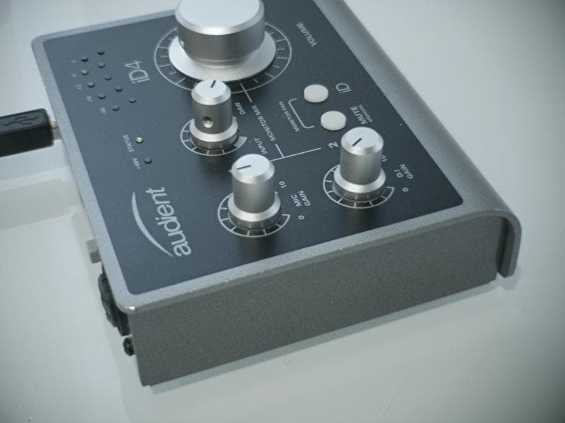 AUDIENT iD4 USBインターフェイス