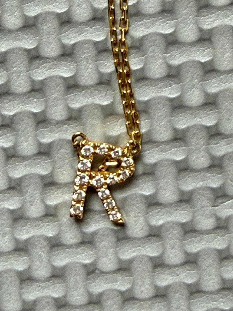 AHKAH ゴールドアルファベットRネックレス