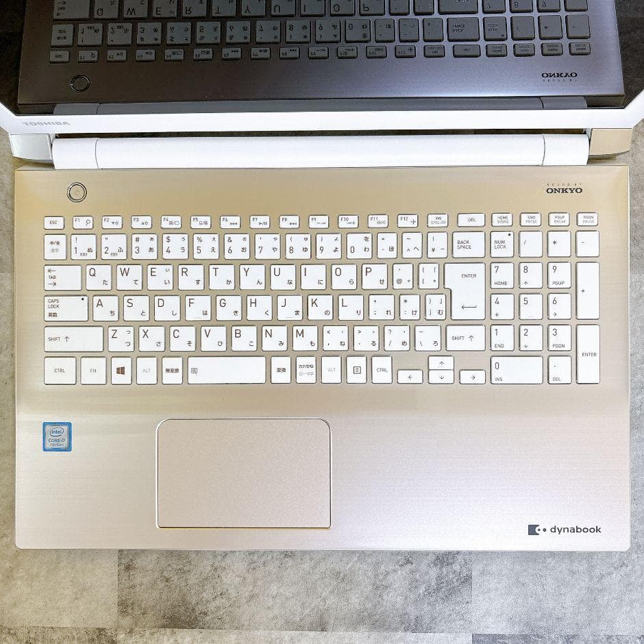 美品✨ⅰ7✨SSD512搭載で快適✨おしゃれゴールド❣フルHD 薄型 カメラ付き