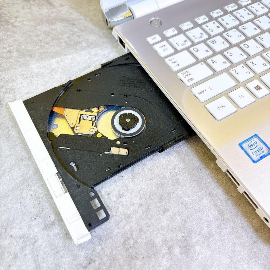 美品✨ⅰ7✨SSD512搭載で快適✨おしゃれゴールド❣フルHD 薄型 カメラ付き