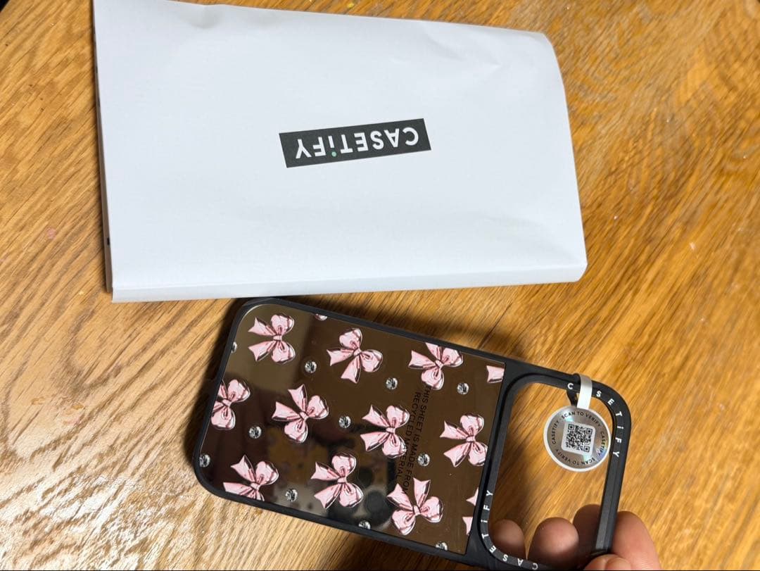 CASSETIFY iPhone 17 Pro ケース メタリックピンクリボン