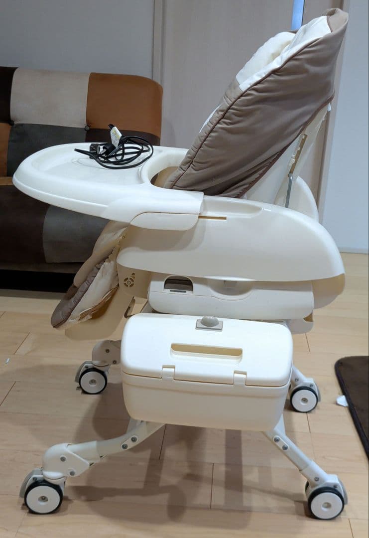 コンビ　ネムリラAT 電動ハイローチェア オートスウィングゆりかご クリーム色