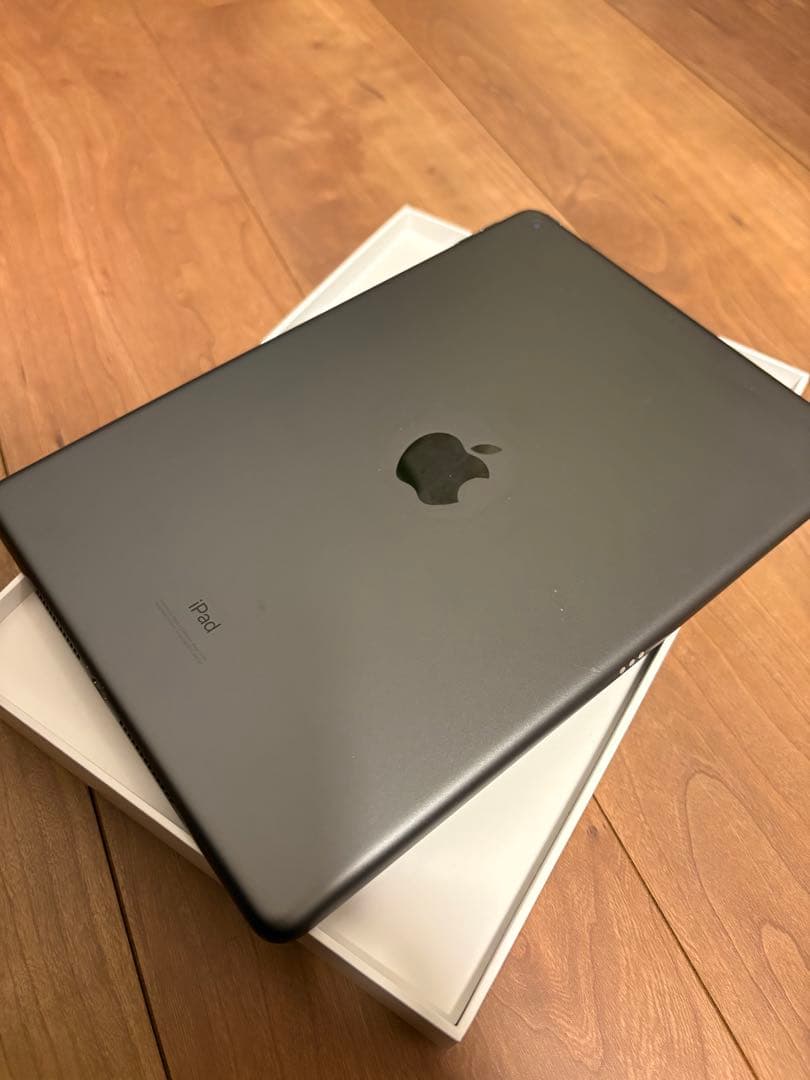 美品　ケース付　iPad (第7世代) 32GB スペースグレー Wi-Fi