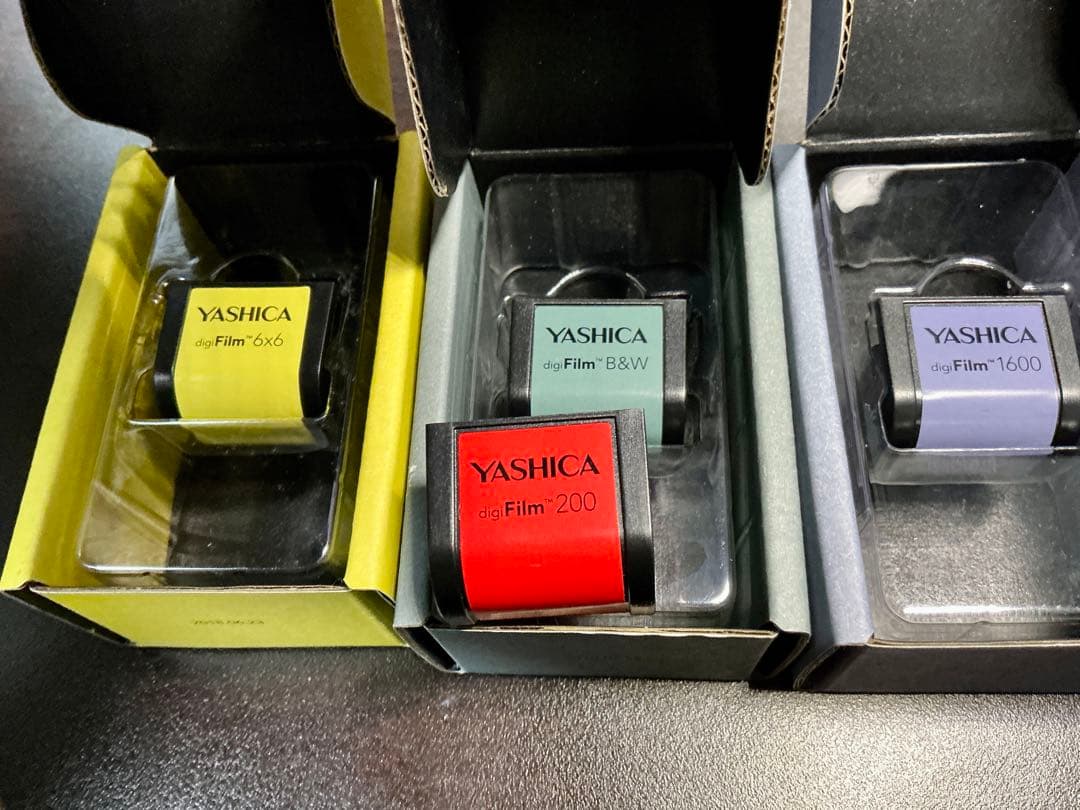 YASHICA digFilmカメラ Y35 本体とフィルムカートリッジ4個