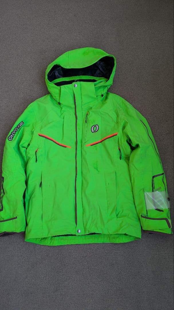 2021-2022年ONYONEスキーウェア上下セット（ジャケット・パンツ）