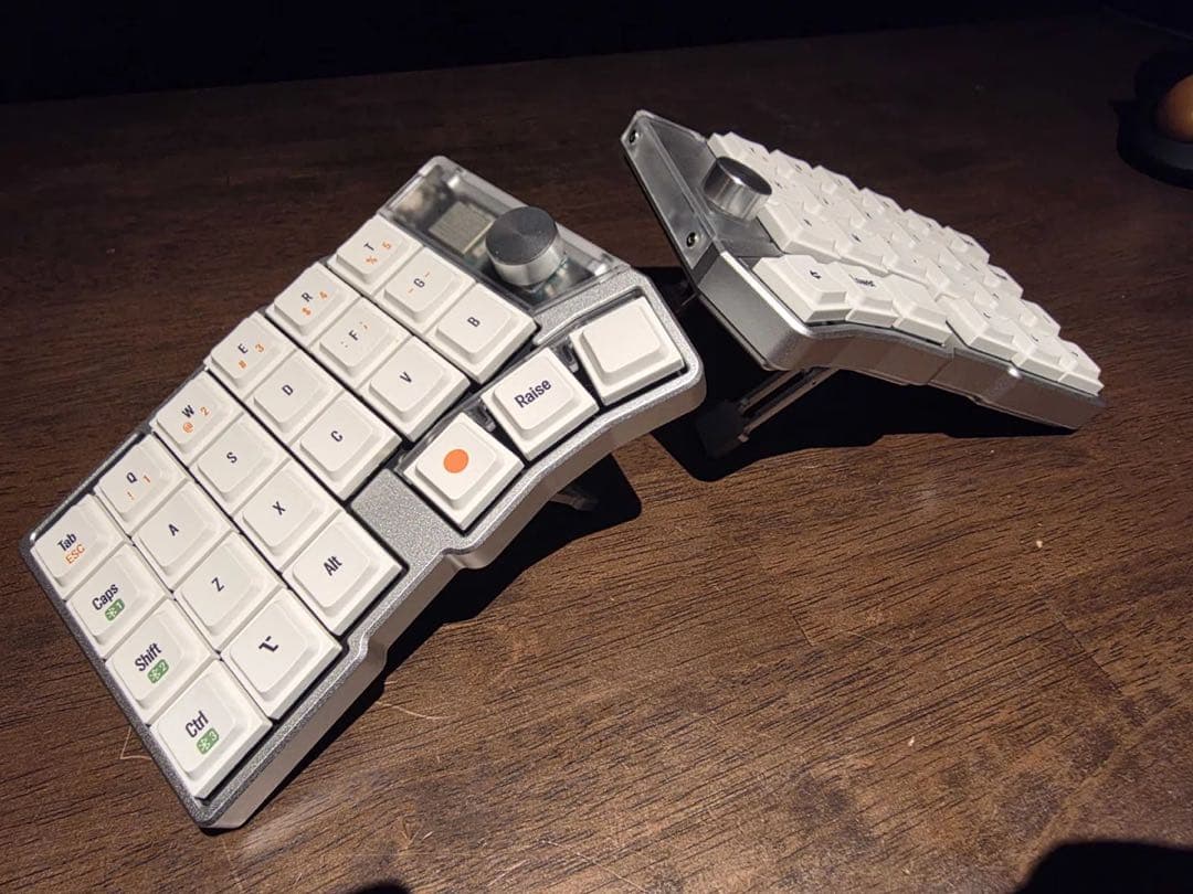 cornix 分割型エルゴノミクスキーボード ホワイト