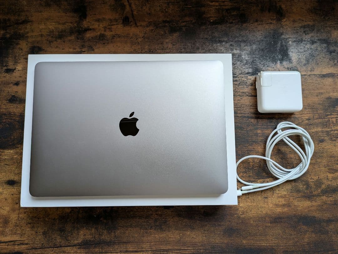 Macbook Pro 13inch 256GB メモリ16GB (2020)