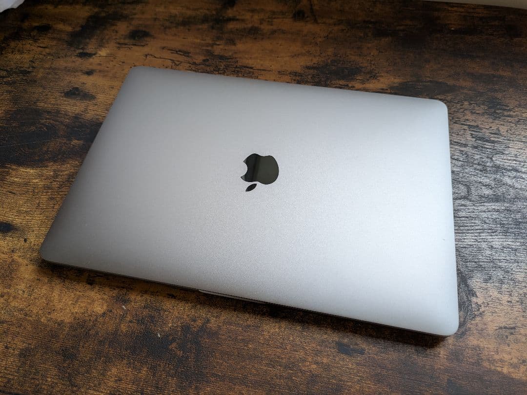 Macbook Pro 13inch 256GB メモリ16GB (2020)