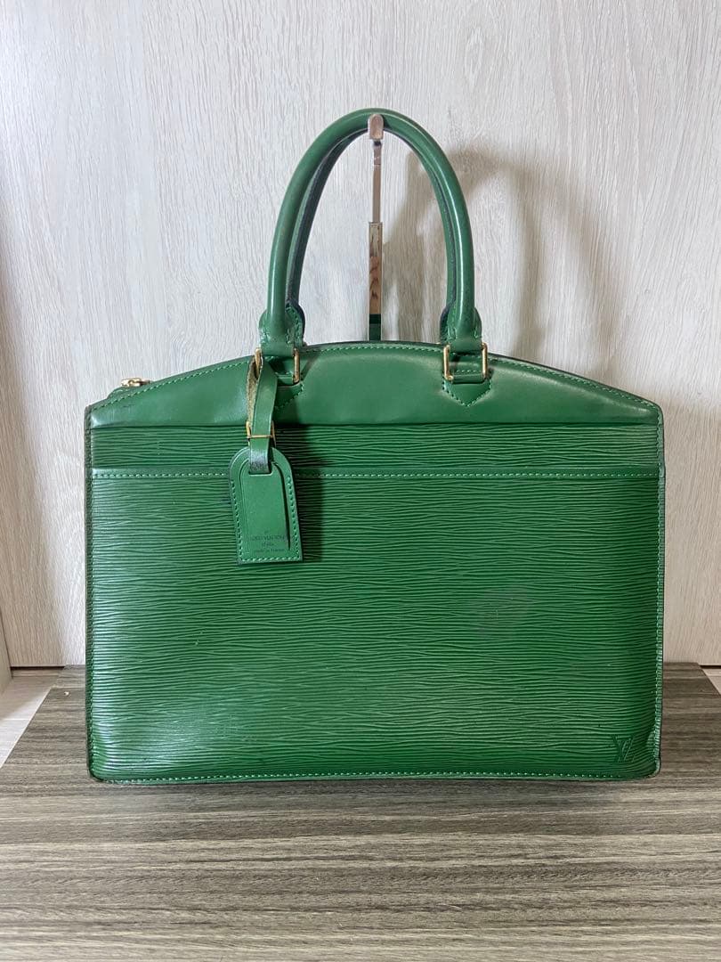 ルイヴィトン ビジネスバッグ エピ リヴィエラ レザー　緑　チャーム