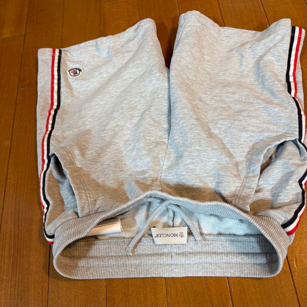 2万円で購入したMONCLERです。 履けなくなった為、お売りします。