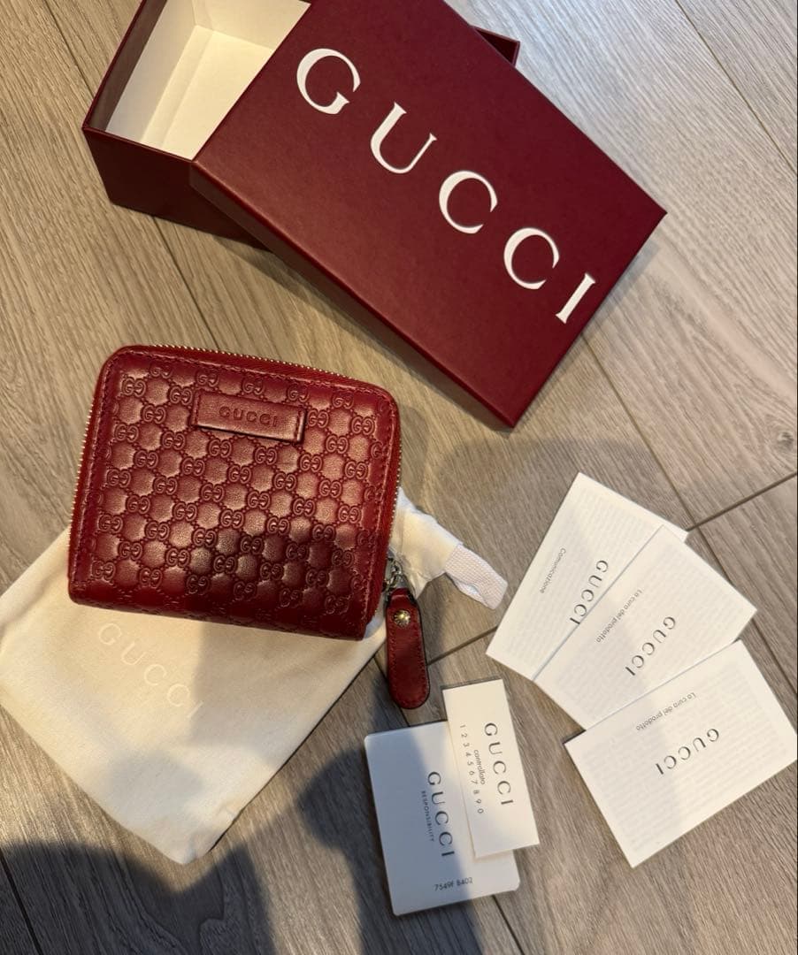 GUCCI グッチ　二つ折り財布　コンパクト　赤　レッド　美品