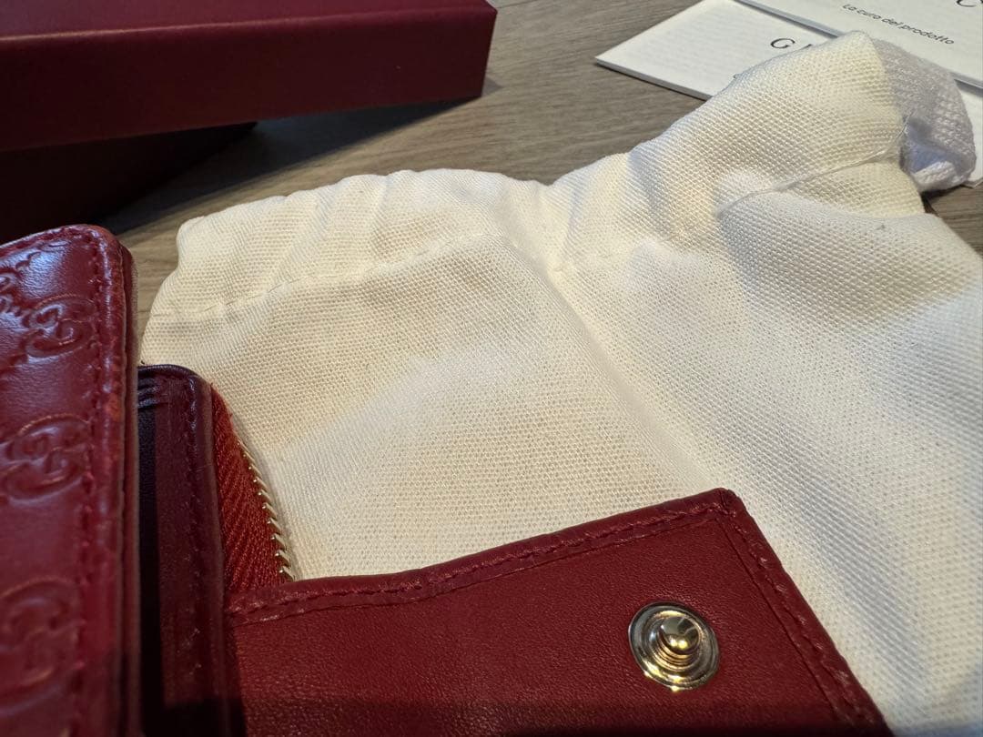 GUCCI グッチ　二つ折り財布　コンパクト　赤　レッド　美品