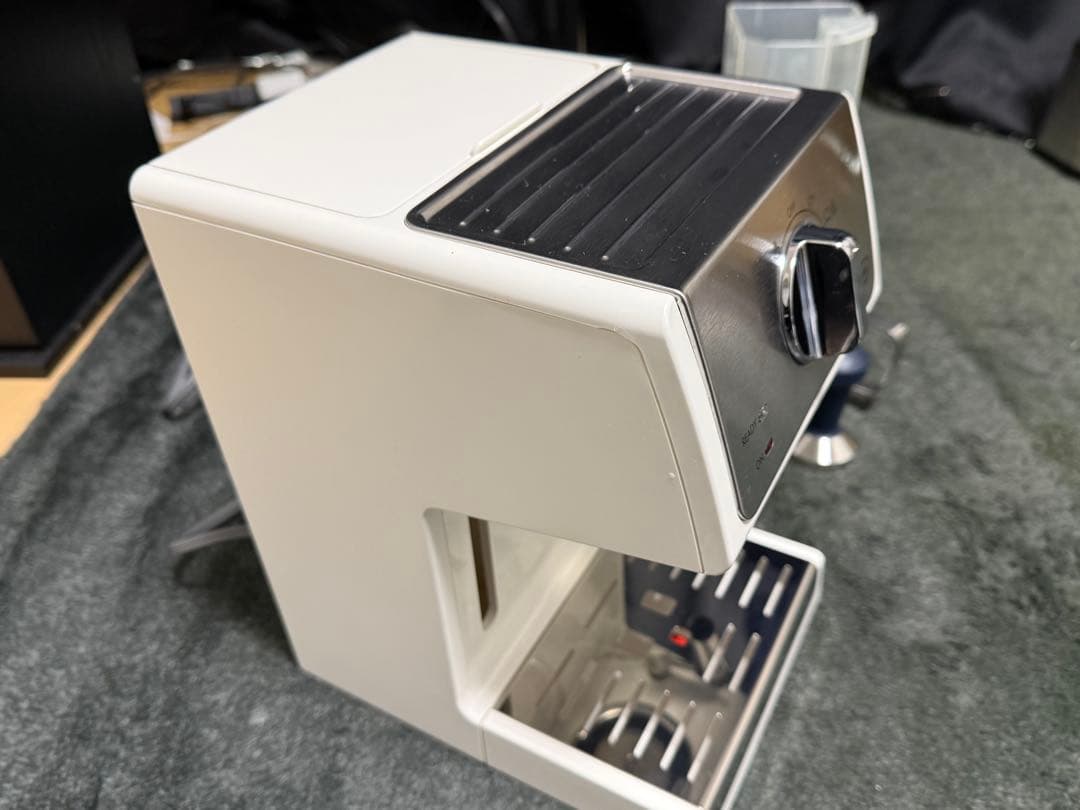 DeLonghi デロンギ エスプレッソマシン ECP3220J-W おまけ付き