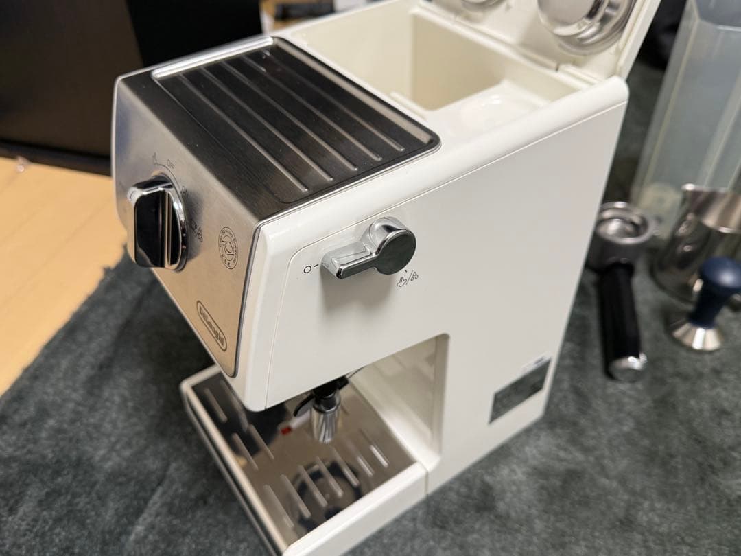 DeLonghi デロンギ エスプレッソマシン ECP3220J-W おまけ付き