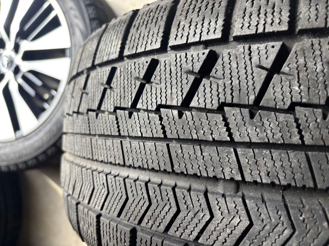 30アルファード純正　235/50R18 VRX