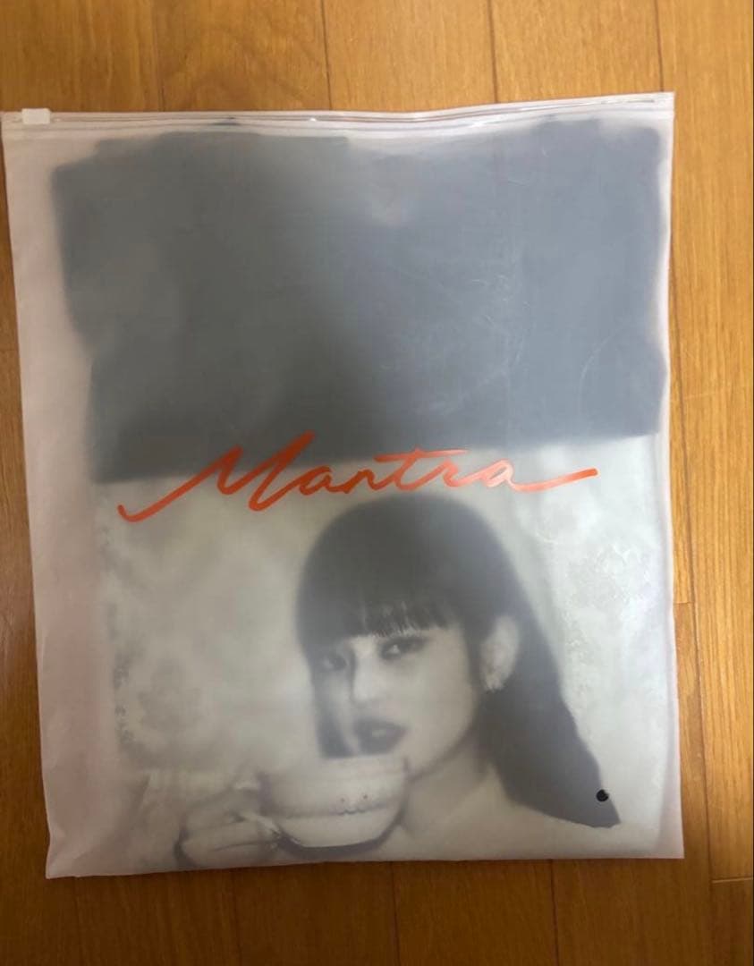 マントラ　JENNIE Oversized T-shirts Mantra