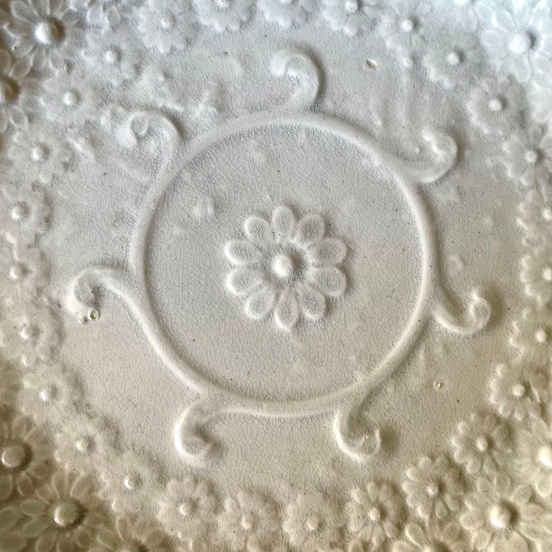 アーピ 　　　19世紀初頭マーガレットレリーフプレートフランスアンティーク